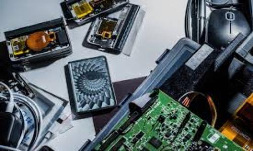 jiaotiTokenim的安全性：保护数字资产的关键措施/jiaoti

Tokenim, 数字资产, 安全性, 加密技术/guanjianci

### 内容主体大纲

1. **引言**
   - 数字资产日益普及
   - 安全性在数字资产管理中的重要性

2. **Tokenim概述**
   - 什么是Tokenim？
   - Tokenim的工作原理

3. **Tokenim安全性的核心要素**
   - 加密技术的应用
   - 多重身份验证
   - 冷钱包与热钱包的区别
   - 安全审计与合规性

4. **保护数字资产的最佳实践**
   - 用户的安全意识
   - 强密码与密码管理
   - 常见的安全威胁及应对措施

5. **Tokenim的未来安全改进**
   - 新兴的安全技术
   - 未来的挑战与机遇

6. **总结**
   - Tokenim安全性的重要性
   - 鼓励读者关注安全实践

---

### 引言

随着数字资产的迅速普及，比如比特币、以太坊等，加密货币及其相关技术在全球范围内受到了广泛的关注。由于这些资产通常以数字形式存在，安全性便成为了用户最为关心的问题之一。Tokenim作为一种新兴的数字资产管理方式，它的安全性保障措施显得尤为重要。本文将深入探讨Tokenim的安全性，帮助如何保护他们的数字资产。

### Tokenim概述

什么是Tokenim？
Tokenim是一个新兴的数字资产管理平台，旨在为用户提供安全、便捷的数字资产交易体验。通过使用最新的区块链技术，Tokenim能够为用户提供透明、安全的交易环境。在Tokenim上，用户可以方便地创建、管理和交易他们的数字资产。

Tokenim的工作原理
Tokenim利用区块链的去中心化特性，通过分布式账本技术来记录每一笔交易。这种方式不仅提高了交易的透明度，还降低了被篡改的风险。此外，Tokenim还实现了智能合约功能，使得交易的自动执行成为可能，进一步提升了效率。

### Tokenim安全性的核心要素

加密技术的应用
Tokenim采用先进的加密算法来确保用户数据的安全，所有的交易信息在传输过程中都会经过严格的加密处理。这意味着即使在数据传输过程中，外部攻击者也无法轻易获取用户的敏感信息。例如，使用SHA-256等加密算法能够有效抵御常见的攻击手段。

多重身份验证
为提高账户的安全性，Tokenim引入了多重身份验证（MFA）机制。用户在登录时，不仅需要输入密码，还需要通过手机短信或电子邮件验证身份。这一措施显著降低了账户被盗的风险。

冷钱包与热钱包的区别
Tokenim根据资产管理的安全需求，将用户余额分为冷钱包和热钱包。冷钱包是不与互联网连接的存储方式，适合长期存储，而热钱包则是在线存储，适合日常交易。通过这种分层管理，Tokenim能够有效降低资产被盗的风险。

安全审计与合规性
为了确保平台的安全性，Tokenim定期进行安全审计，并遵循相关法规和合规要求。这不仅可以及时发现潜在的安全隐患，还能增强用户对平台的信任。

### 保护数字资产的最佳实践

用户的安全意识
在数字资产管理过程中，用户的安全意识至关重要。用户应定期检查账户活动，了解常见的安全威胁，以及如何采取预防措施。Tokenim还提供了安全教育资源，帮助用户提升自我保护意识。

强密码与密码管理
使用强密码可以有效防止账户被破解。用户应避免使用生日、123456等简单密码。Tokenim建议用户使用密码管理软件，生成和存储复杂密码，以提高安全等级。

常见的安全威胁及应对措施
网络钓鱼、恶意软件等是常见的安全威胁。Tokenim致力于提高用户的警惕性，通过定期提醒用户更新账户信息和安全设置，以减少潜在的威胁。

### Tokenim的未来安全改进

新兴的安全技术
随着技术的发展，加密技术、人工智能等新兴技术将在Tokenim的安全性中发挥越来越重要的作用。例如，通过AI的机器学习算法，Tokenim可以更快速地识别异常行为，从而及时调整安全防护措施。

未来的挑战与机遇
虽然Tokenim在安全性上已经采取了多项措施，但未来的数字资产安全性依然面临挑战。市场的变化、新兴的黑客技术都可能对现有的安全措施造成冲击。因此，不断更新和改进安全措施显得尤为重要。

### 总结

Tokenim作为一种创新的数字资产管理平台，其安全性至关重要。用户需要提升自我保护意识，并熟练掌握安全使用数字资产的技能。只有这样，才能在这个快速变化的数字世界中有效保护他们的资产安全。

---

### 相关问题和介绍

1. **Tokenim在安全性方面的创新有哪些？**
   
2. **数字资产用户如何判断一个平台的安全性？**

3. **Tokenim的多重身份验证具体是如何实现的？**

4. **冷钱包和热钱包的具体优缺点是什么？**

5. **Tokenim是如何进行安全审计的？**

6. **未来数字资产管理的安全趋势是什么？**

7. **用户在使用Tokenim时应该注意哪些安全陷阱？**

---

以上是内容主体和大纲，希望这能帮助你理解Tokenim的安全性和相关内容。每个问题背后的详细答案可以进一步展开。